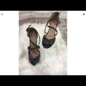 Delicacy women’ peep toe  high heels size 9